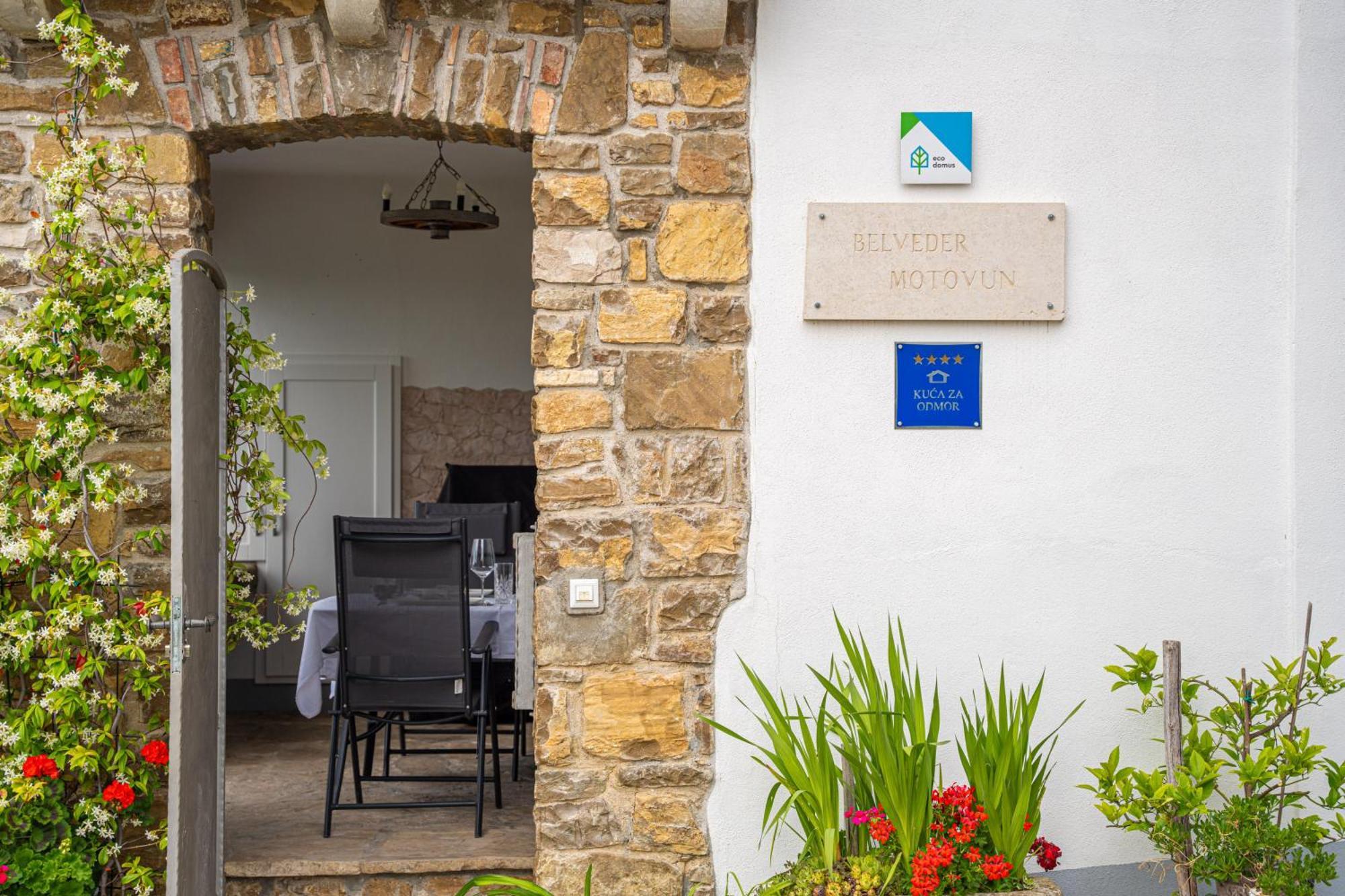 Holiday Home Belveder Motovun With Heated Pool Livade Ngoại thất bức ảnh
