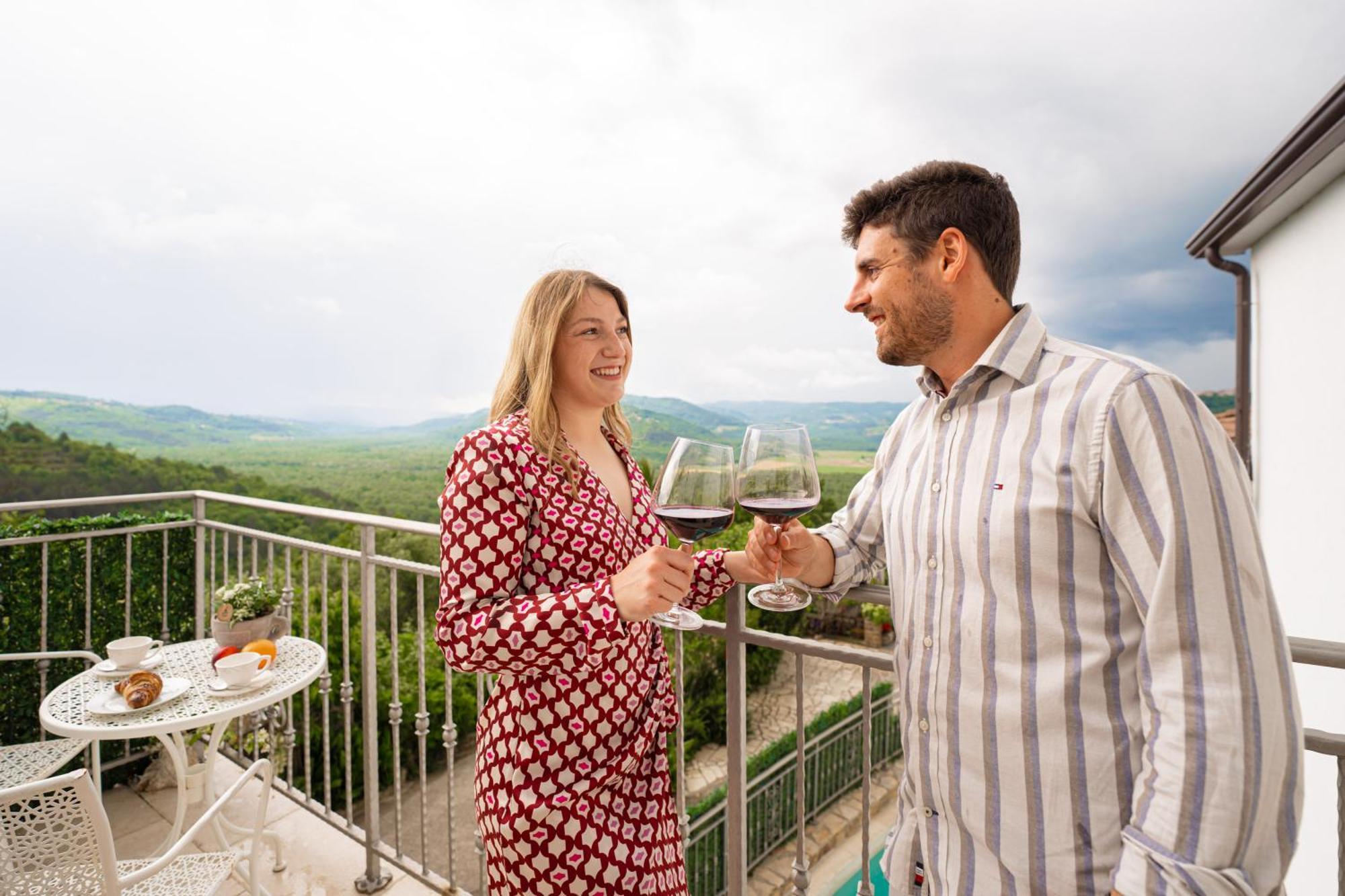 Holiday Home Belveder Motovun With Heated Pool Livade Ngoại thất bức ảnh